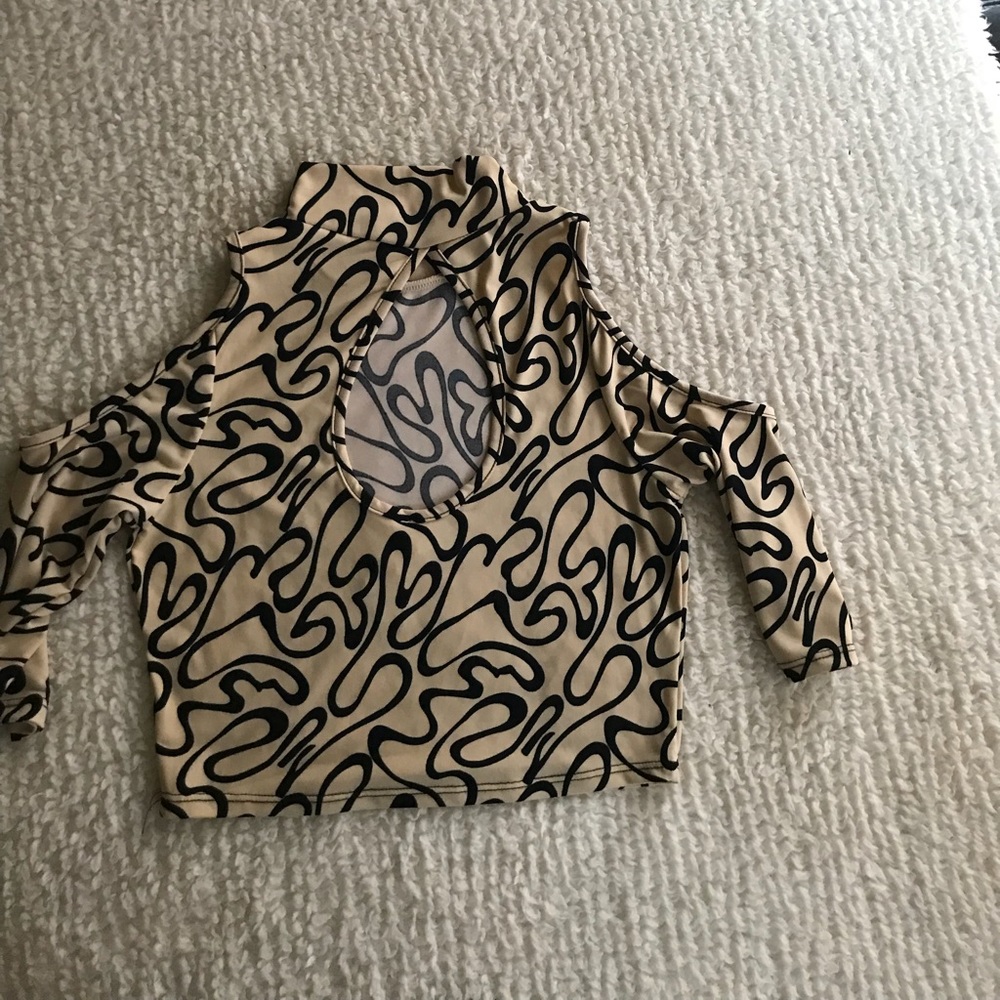 Cold shoulder top - Picture 2 of 3